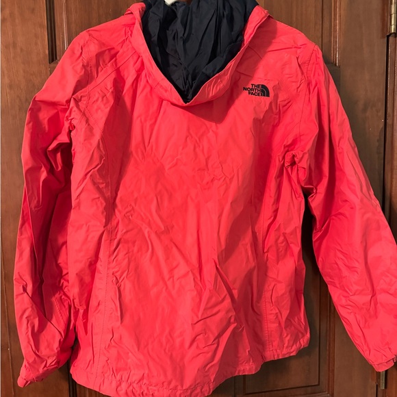 The North Face Women’s Raincoat - Picture 2 of 3